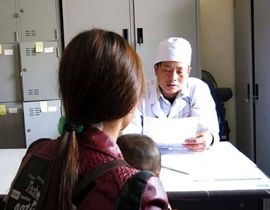  Tư vấn dự phòng lây truyền HIV từ mẹ sang con. Ảnh: Thùy Chi