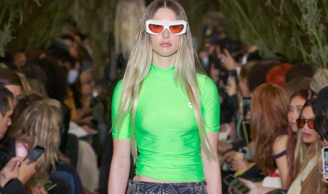 Con gái của cố CEO Apple Steve Jobs lần đầu catwalk