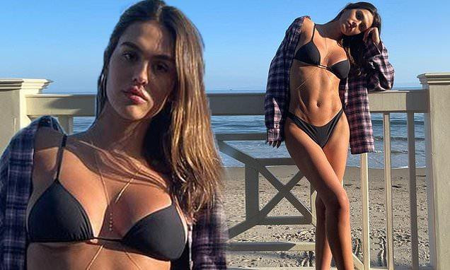 Amelia Hamlin tung ảnh nóng 'bỏng rẫy' với bikini 'đốt mắt' fan