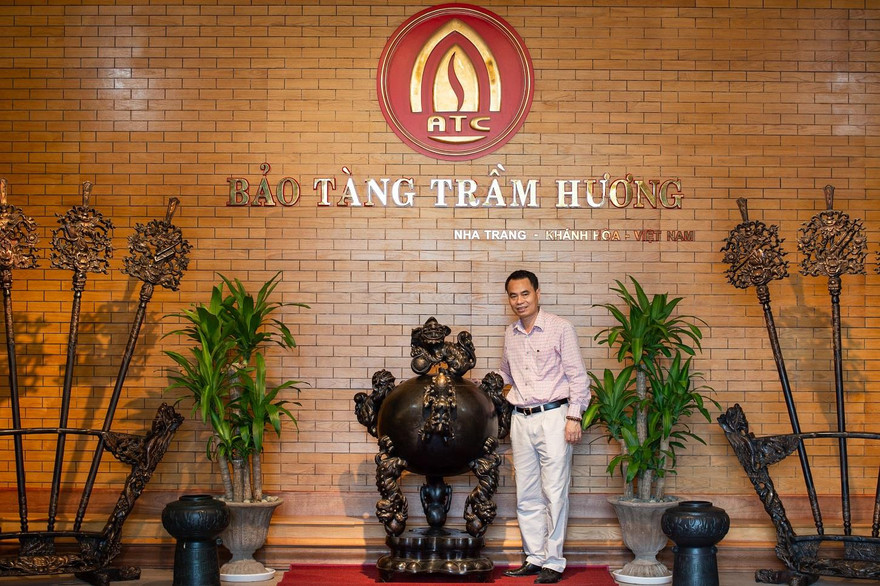 Người phụng sự trầm hương và tâm nguyện với Tháp Bà Ponagar