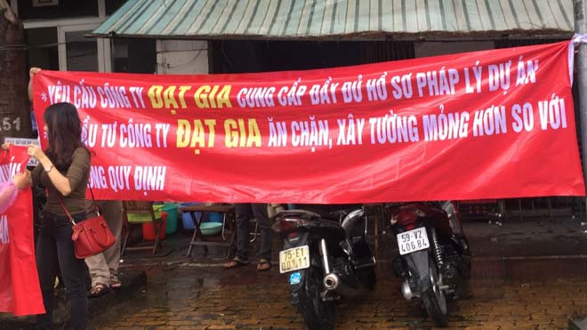 Khách hàng cho rằng chủ dự án xây tường sai thiết kế ban đầu