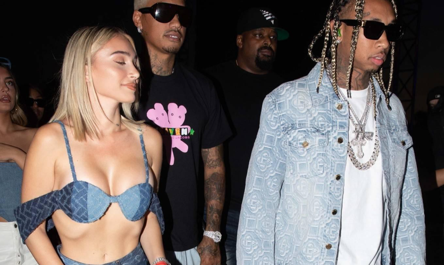 Tình mới của rapper gốc Việt Tyga chuộng mặc như không ra phố phản cảm