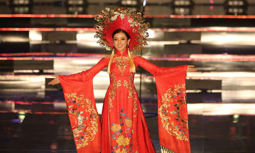 Choáng ngợp với đêm diễn quốc phục lộng lẫy của dàn thí sinh Miss Grand