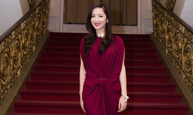 Giáng My thanh lịch và sang trọng đi xem hòa nhạc.