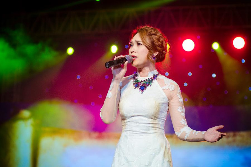 Tối qua, Mỹ Tâm là một trong số các ngôi sao đình đám tham dự chương trình nghệ thuật 'Tự hào tổ quốc tôi' chào mừng kỷ niệm 70 năm Cách mạng Tháng 8 và Quốc khánh 2/9.