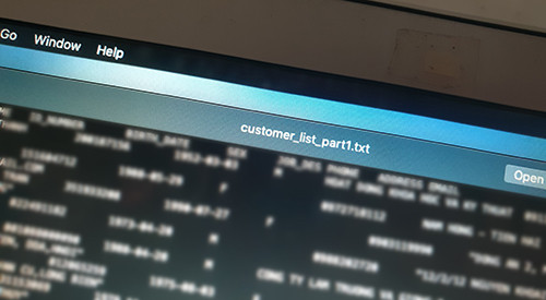 Danh sách khách hàng trên Raidforums.