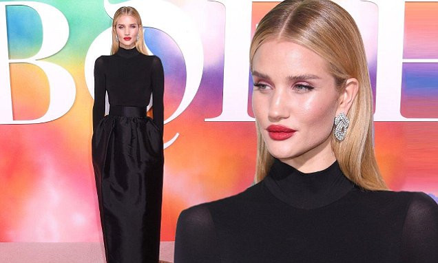 Bạn gái siêu mẫu của ‘Người vận chuyển’ quyến rũ hút hồn