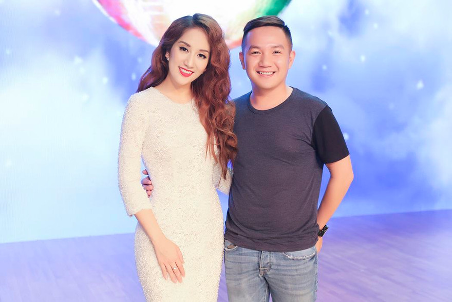 Khánh Thi mặc váy 12 kg, quyến rũ 'chết người'