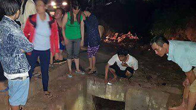 Miệng cống nơi bé T nước cuốn 