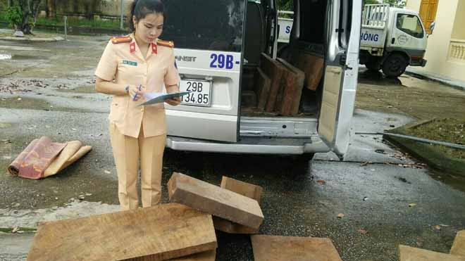 Hiện trường vụ bắt giữ. Ảnh: CSGT Thanh Hóa