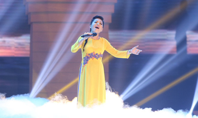 Phần trình diễn ca khúc Xa khơi của Anh Thơ gây ra nhiều tranh cãi.