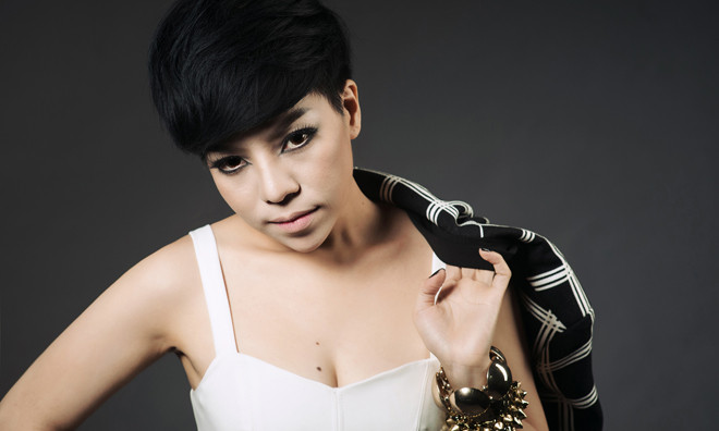 Minh Chuyên cá tính và quyến rũ trong album đầu tay.