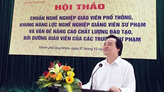 Bộ trưởng Phùng Xuân Nhạ chủ trì Hội thảo và phát biểu chỉ đạo. 
