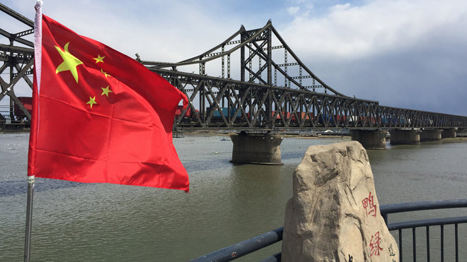 Cầu hữu nghị Trung Quốc – Triều Tiên bắc qua sông Áp Lục