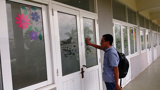 Hàng loạt phòng học của Trường PT Huế Star vừa bị ngân hàng niêm phong để xử lý nợ.