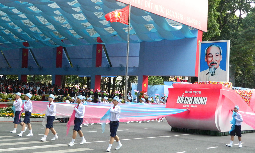 [ẢNH] Hoành tráng kỷ niệm ngày thống nhất non sông