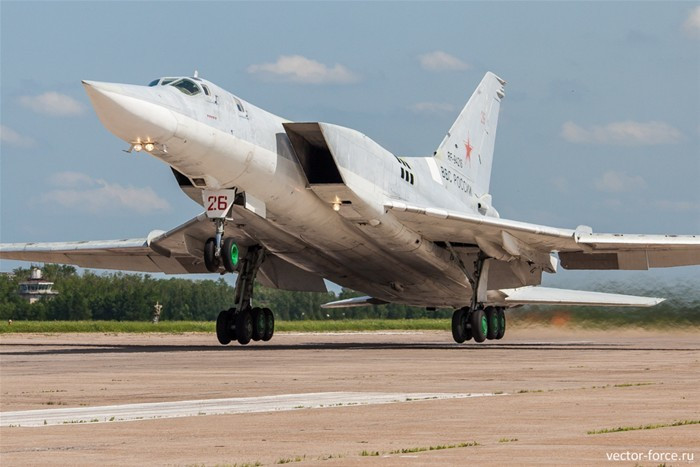 [ẢNH] Cận cảnh ‘sát thủ tàu sân bay’ Tu-22M