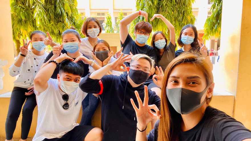 Võ Hoàng Yến và những người bạn trong khu cách ly.