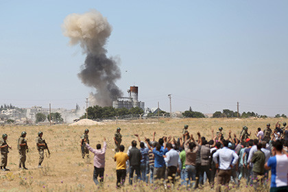 [VIDEO] Thổ Nhĩ Kỳ pháo kích thị trấn biên giới Syria