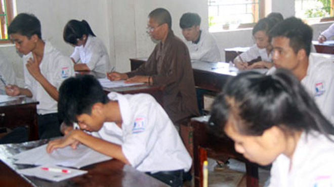 Nhà sư Tống Thị Thuý Lan trong phòng thi. Ảnh: VnExpress