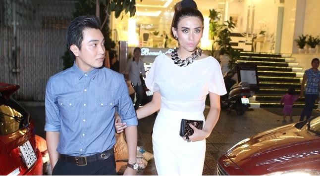 Hoàng Yến được hotboy, diễn viên đang lên Lee Bảo tháp tùng đi dự tiệc.