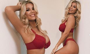 Sao truyền hình Anh mặc nội y khoe vòng một 'phồn thực'