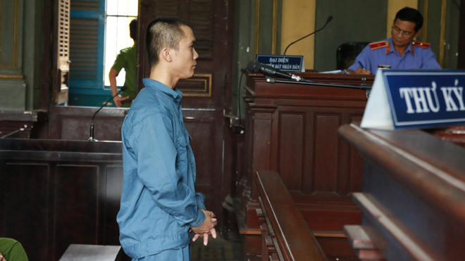 Lãnh án 12 năm tù vì nhiều lần 'quan hệ' với bạn gái 'nhí'