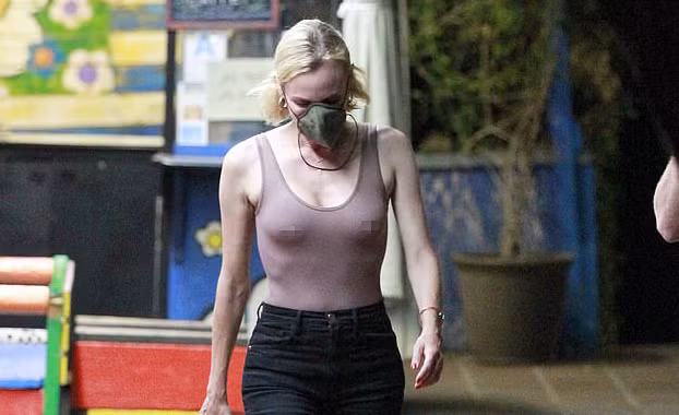 ‘Người đẹp thành Troy’ Diane Kruger mặc bó sát táo bạo ra phố