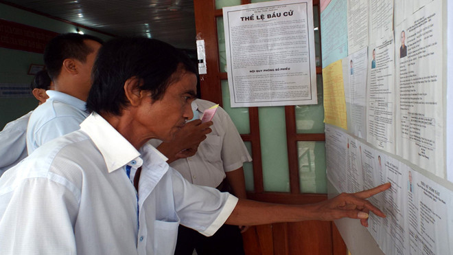 Ông Huỳnh Văn Nén nghiên cứu kỹ tiểu sử các ứng cử viên