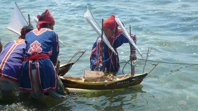 Tri ân công đức đội hùng binh Hoàng Sa