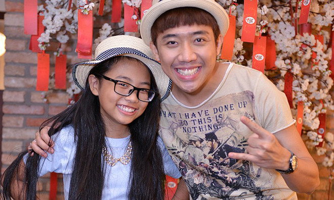 Phương Mỹ Chi sành điệu, tạo dáng xì-tin bên Trấn Thành