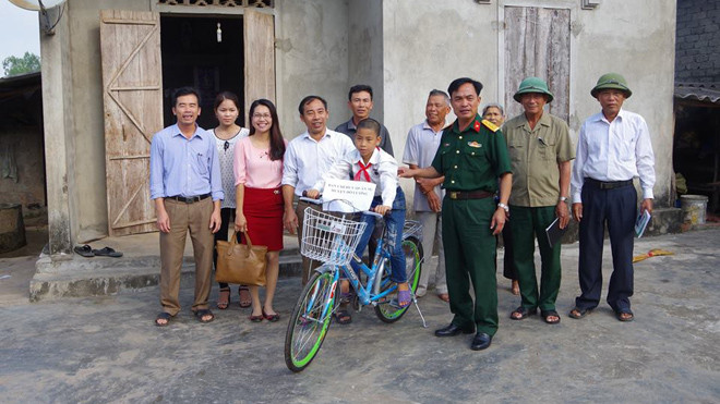 ​Trao tặng xe đạp cho học sinh nghèo hiếu học 