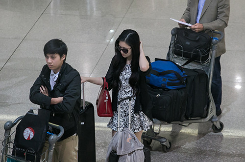 Hương Tràm lặng lẽ về nước sau thời gian dài lưu diễn ở Mỹ.