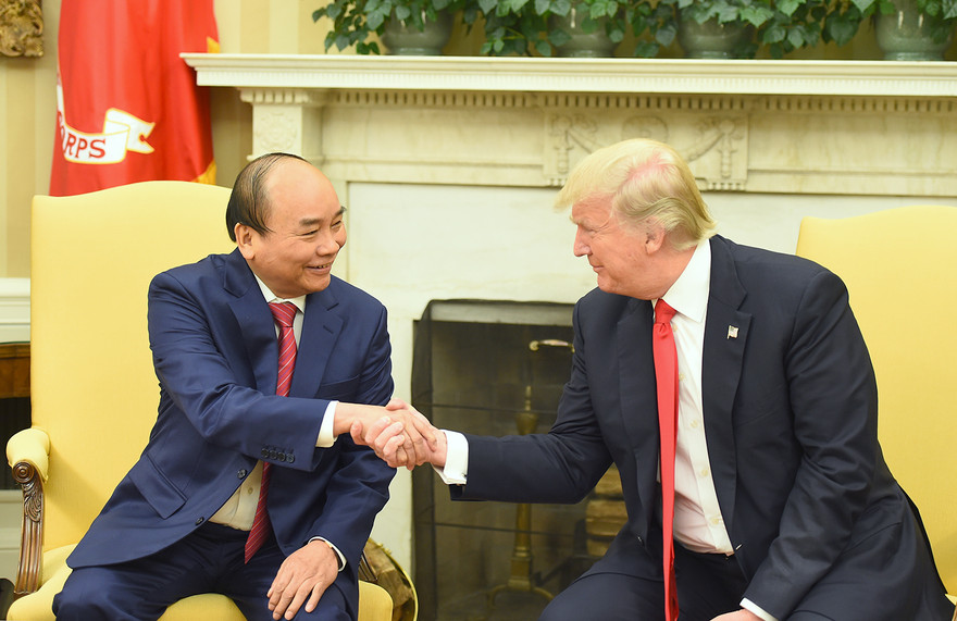 Thủ tướng Nguyễn Xuân Phúc và Tổng thống Hoa Kỳ Donald Trump trong cuộc hội đàm tại Nhà Trắng ngày 31/5. Ảnh: VGP