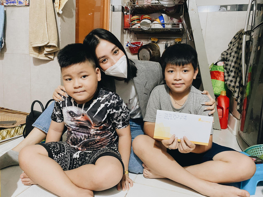 Sau khi kết thúc nhiệm kỳ, Tiểu Vy theo đuổi dự án giúp đỡ phụ nữ và trẻ em bị ung thư