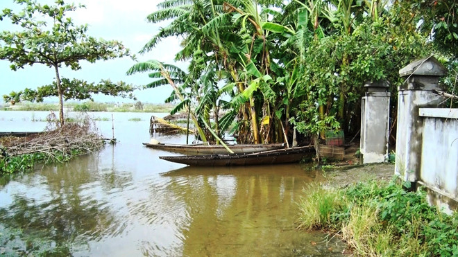 Các vùng trũng ở Quảng Điền, Hương Trà bị ngập lụt cục bộ do mưa lớn dồn dập trước khi các hồ chứa thượng nguồn xả nước điều tiết đón lũ. Các vùng trũng ở Quảng Điền, Hương Trà bị ngập lụt cục bộ do mưa lớn dồn dập trước khi các hồ chứa thượng nguồn xả nư