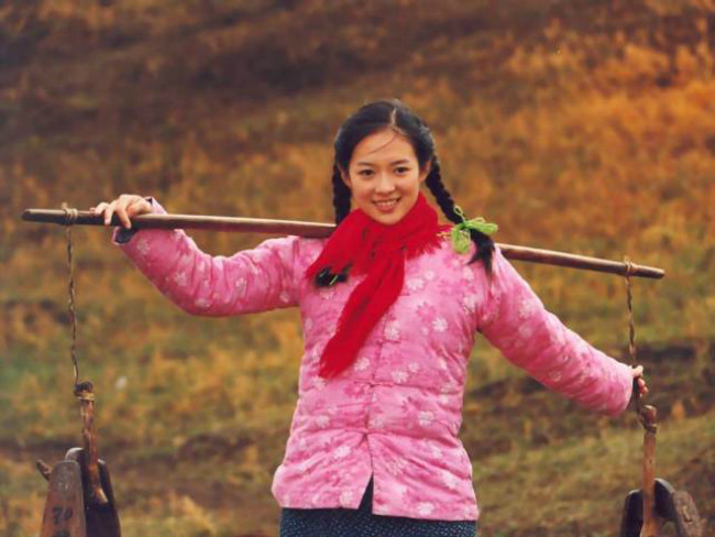 Chương Tử Di với nhan sắc tự nhiên cuốn hút từ những ngày đầu gia nhập Cbiz.