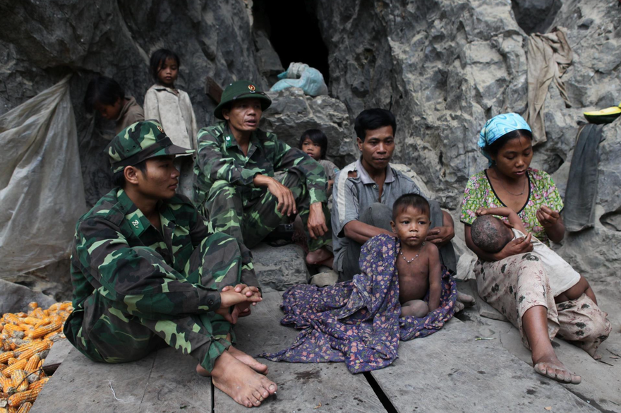 Khi chưa được phát hiện, người Rục sống trong hang đá giữa mênh mông núi đá của đại ngàn Trường Sơn 