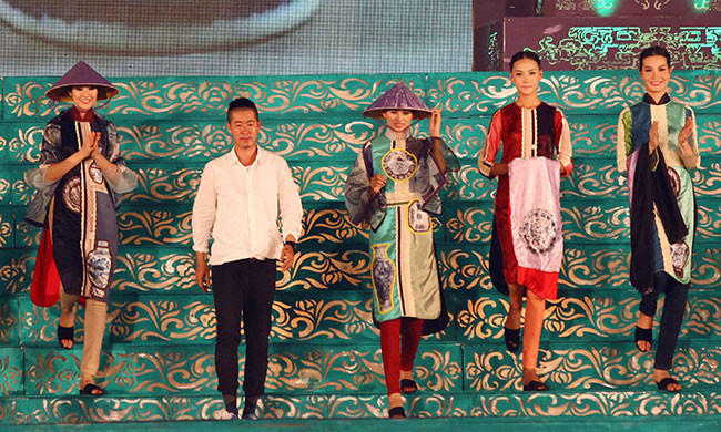 Huế chìm ngập trong sắc màu của Lễ hội Áo dài