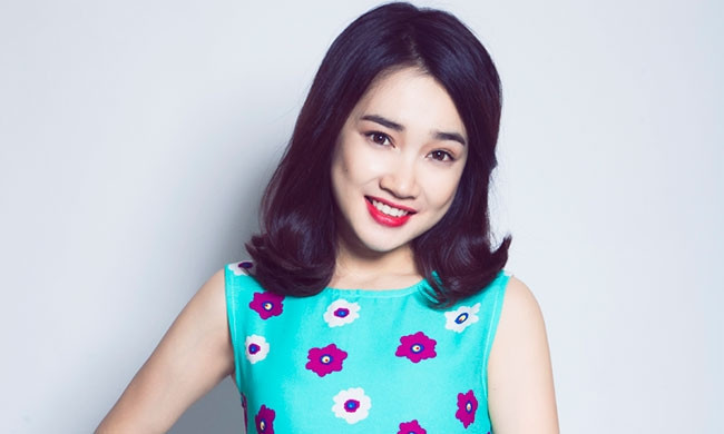 Nhã Phương ngọt ngào, dễ thương như tiểu thư