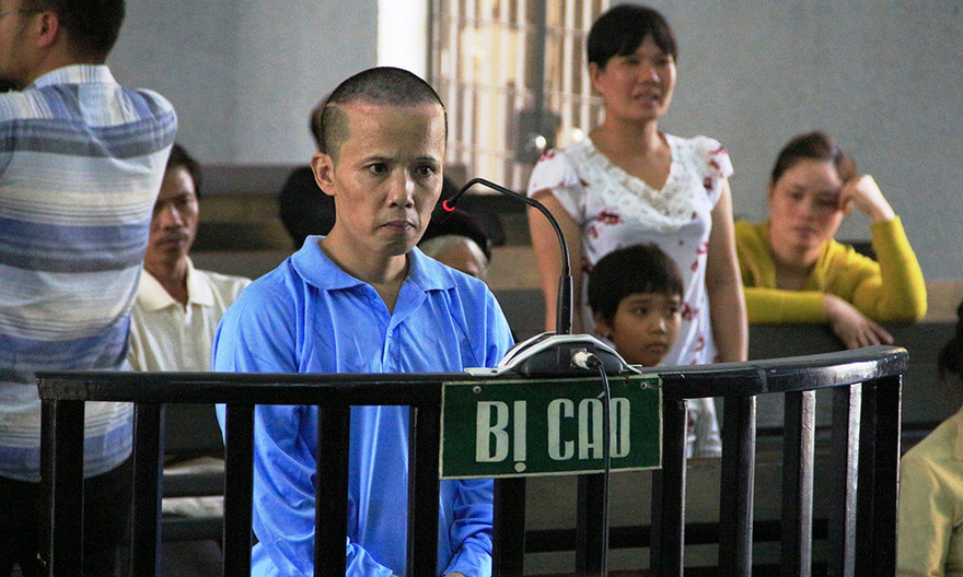 Bị cáo Mạnh trước vành móng ngựa.