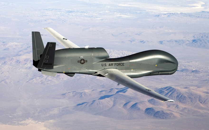 Máy bay không người lái RQ-4 Global Hawk.