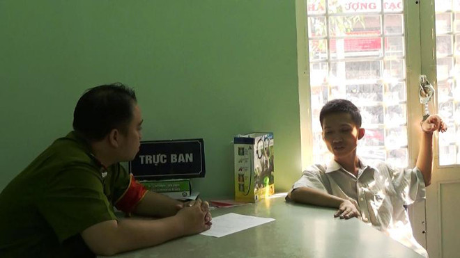  Nghi can Lộc tại cơ quan công an. Ảnh CA cung cấp