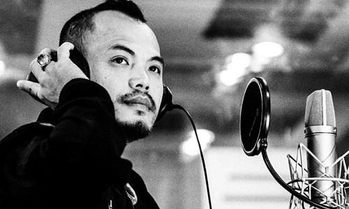 Thủ lĩnh ban nhạc Bức Tường. Ảnh: Vnexpress