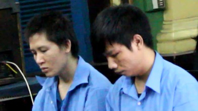 Hai bị cáo Thủy và Toàn tại phiên tòa. Ảnh: Tân Châu