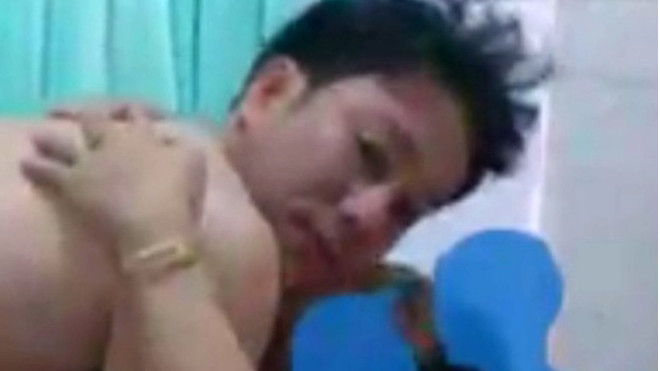 Cảnh ân ái của ông Viễn được cắt ra từ clip.