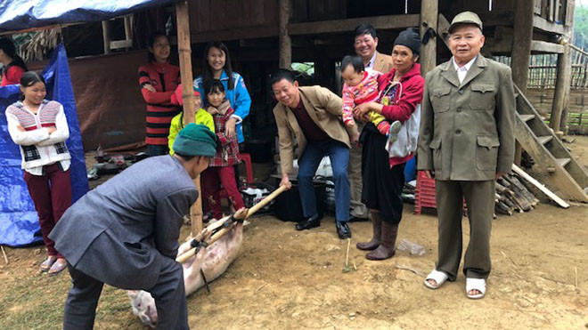 Bà con dân tộc Thái mổ trâu, thịt lợn ăn mừng tuyển U23 đá chung kết