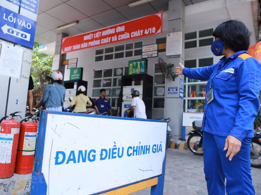 Xăng, dầu đồng loạt tăng giá
