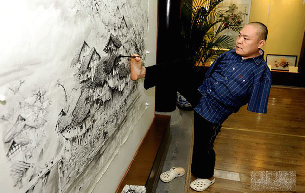 Ngả mũ thán phục với những tuyệt tác của các họa sĩ khuyết tật 