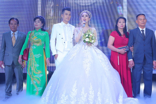 Bố Lâm Khánh Chi rưng rưng: 'Tôi hạnh phúc khi được gọi là cha vợ'